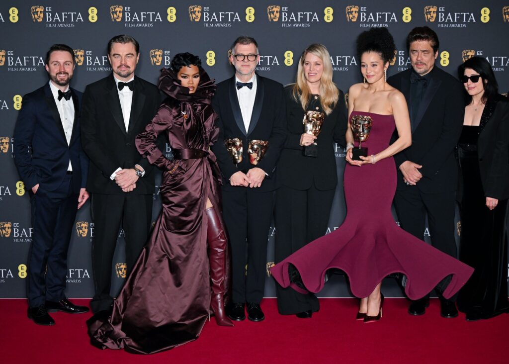video-premiile-bafta-2026:-surpriza-uriasa-la-cel-mai-bun-film-si-la-o-alta-categorie-importanta-sean-penn-a-luat-primul-premiu-major-dupa-o-seceta-de-17-ani-marele-castigator-al-serii,-la-fel-ca-la-globurile-de-aur-–-hotnews.ro