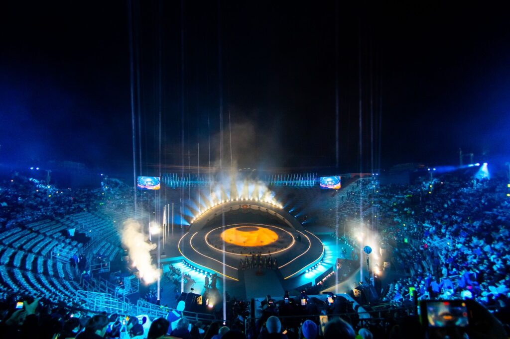 jocurile-olimpice-milano-cortina-2026,-la-final-imagini-spectaculoase-de-la-ceremonia-de-inchidere-–-hotnews.ro