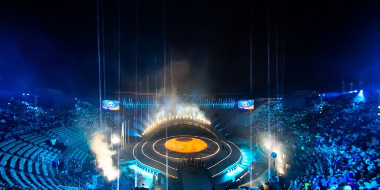 jocurile-olimpice-milano-cortina-2026,-la-final-imagini-spectaculoase-de-la-ceremonia-de-inchidere-–-hotnews.ro