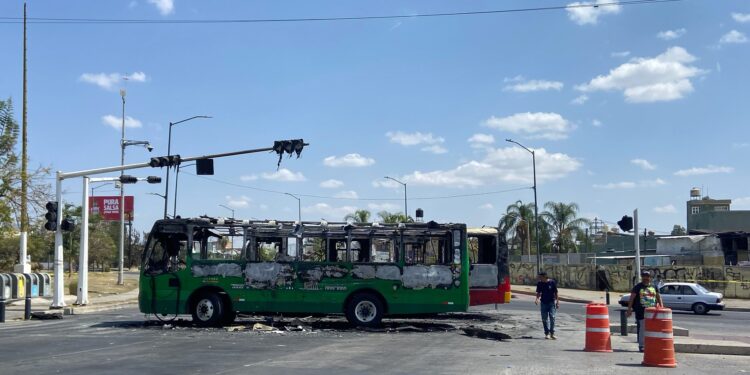 turistii-din-mexic,-sfatuiti-sa-se-adaposteasca-din-cauza-represaliilor-violente-declansate-de-cartelurile-de-droguri-–-hotnews.ro