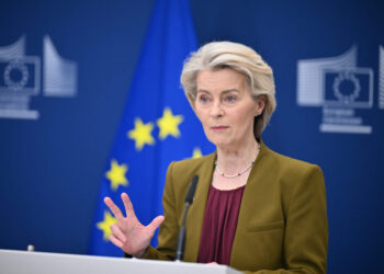 comisia-europeana-lanseaza-centrul-european-pentru-rezilienta-democratica-impotriva-dezinformarii.-ursula-von-der-leyen:-ne-va-consolida-rezilienta