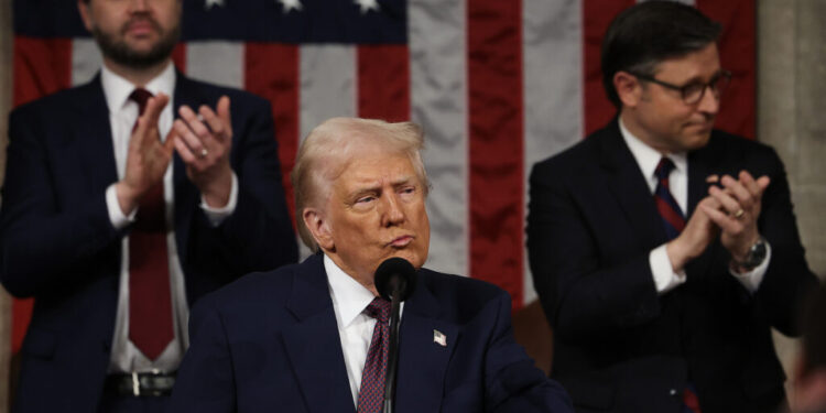 trump-nu-renunta-la-ideea-unui-nou-mandat:-ar-trebui-sa-fie-al-treilea-dar-se-intampla-lucruri-ciudate