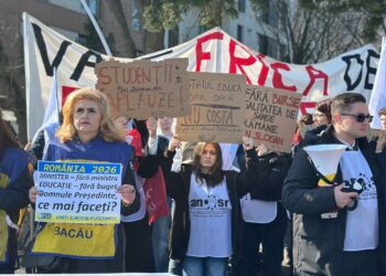 foto-/-video-profesorii-protesteaza-acum-la-palatul-cotroceni:-minister-fara-ministru,-educatie-fara-buget-/-revendicarile-sindicatelor-–-hotnews.ro