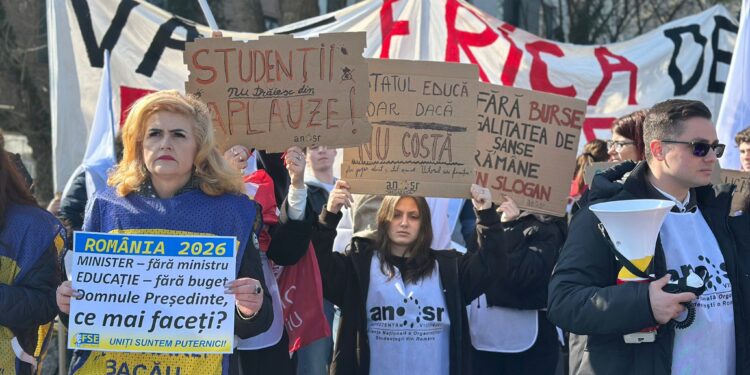 foto-/-video-profesorii-protesteaza-acum-la-palatul-cotroceni:-minister-fara-ministru,-educatie-fara-buget-/-revendicarile-sindicatelor-–-hotnews.ro