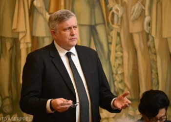 rectorii-a-doua-universitati-il-contrazic-ferm-pe-bolojan:-reducerea-sporului-de-doctorat-nu-a-fost-propusa-de-rectori/-nici-macar-nu-s-a-pronuntat-cuvantul-doctorat-–-hotnews.ro