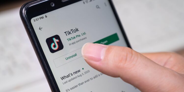 cat-valoreaza-gigantul-chinez-care-detine-tiktok,-dupa-o-noua-crestere-spectaculoasa-–-hotnews.ro