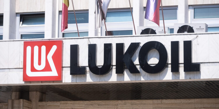 gigantul-rus-lukoil-reactioneaza-dupa-ce-statul-roman-a-instituit-supravegherea-extinsa-asupra-activelor-din-romania