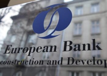 dus-rece-de-la-banca-europeana-pentru-reconstructie-si-dezvoltare.-prognoza-de-crestere-economica-pentru-romania-a-fost-revizuita-in-scadere