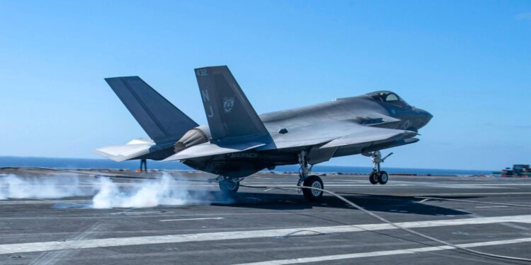 si-a-tradat-tara-instructor-pe-avioane-de-vanatoare-f-35-din-armata-americana,-prins-ca-i-antrena-pe-pilotii-chinei-–-hotnews.ro