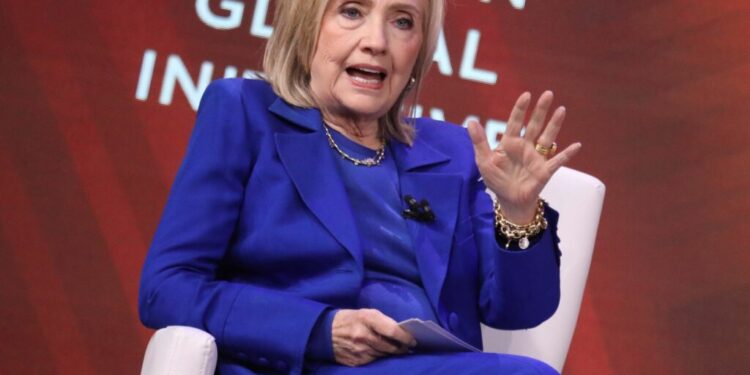 hillary-clinton-cere-audierea-lui-donald-trump-in-ancheta-camerei-privind-legaturile-cu-epstein