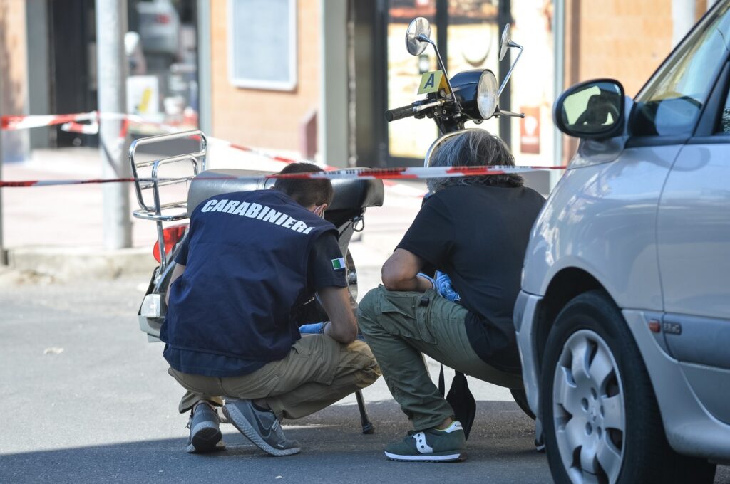camorra-a-transformat-un-spital-din-napoli-intr-o-sursa-de-bani-cadavre-transportate-cu-ambulanta-ca-si-cum-ar-fi-fost-in-viata-–-hotnews.ro