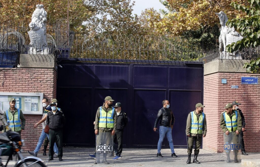 dupa-ce-ambasadorul-sua-in-israel-si-a-sfatuit-angajatii-sa-plece-din-tara,-marea-britanie-isi-retrage-acum-personalul-ambasadei-din-iran-/-si-china-isi-avertizeaza-cetatenii-–-hotnews.ro