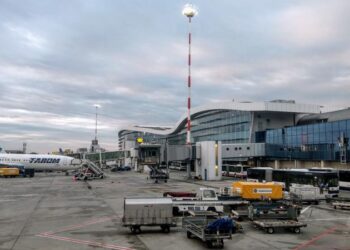 aproximativ-1500-de-pasageri-din-romania,-afectati-de-atacul-asupra-iranului-sfaturi-pentru-cei-afectati-–-hotnews.ro