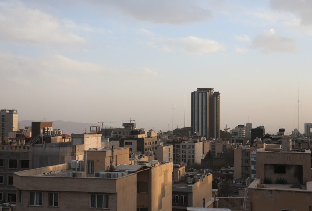 panica,-dar-si-usurare-care-este-atmosfera-pe-strazile-din-teheran-dupa-atacuri-–-hotnews.ro