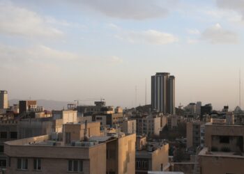 panica,-dar-si-usurare-care-este-atmosfera-pe-strazile-din-teheran-dupa-atacuri-–-hotnews.ro