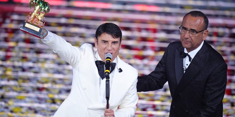 video-sal-da-vinci-castiga-festivalul-de-la-sanremo-2026:-dedic-acest-premiu-familiei-si-orasului-meu,-napoli-–-hotnews.ro
