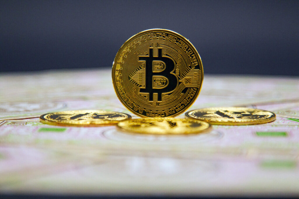 o-platforma-celebra-de-investitii-atrage-atentia:-bitcoin-a-inregistrat-cinci-luni-consecutive-de-pierderi-si-o-scadere-cu-48%-fata-de-maximul-istoric