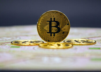 o-platforma-celebra-de-investitii-atrage-atentia:-bitcoin-a-inregistrat-cinci-luni-consecutive-de-pierderi-si-o-scadere-cu-48%-fata-de-maximul-istoric