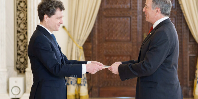 noul-ambasador-sua-in-romania-s-a-intalnit-cu-nicusor-dan.-el-si-a-prezentat-scrisoarea-de-acreditare