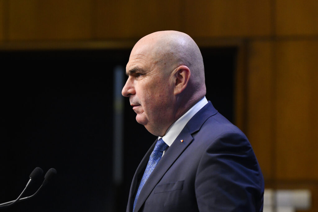 bolojan,-despre-pretul-carburantilor-la-pompa:-nu-ne-dorim-sa-ajunga-la-10-lei-litrul.-totul-depinde-de-durata-crizei-din-orientul-mijlociu