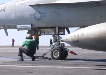 imagini-cu-avioanele-sua-care-decoleaza-de-pe-portavioanele-trimise-in-iran.-e-cea-mai-mare-concentrare-de-forta-militara-americana-in-zona,-din-2003