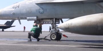 imagini-cu-avioanele-sua-care-decoleaza-de-pe-portavioanele-trimise-in-iran.-e-cea-mai-mare-concentrare-de-forta-militara-americana-in-zona,-din-2003