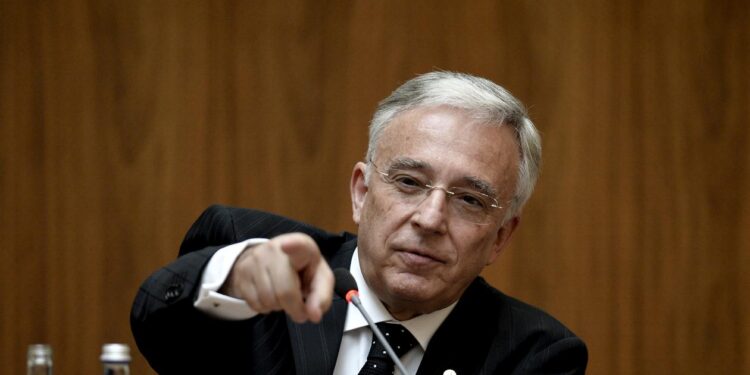 bnr-a-anuntat-noul-curs-valutar.-moneda-nationala-castiga-teren-in-fata-euro,-dar-pierde-in-raport-cu-francul-si-dolarul