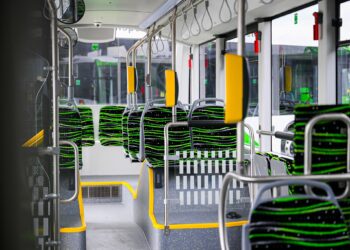 doua-femei-au-cazut-din-autobuz-pe-asfalt-cand-soferul-pleca-din-statie,-in-sibiu-politia-face-cercetari-–-hotnews.ro