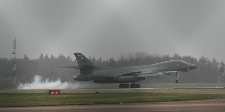 sua-a-inceput-sa-foloseasca-baze-britanice-pentru-operatiuni-defensive-specifice-impotriva-iranului-anuntul-londrei-–-hotnews.ro