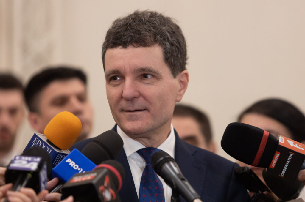 mesajul-lui-nicusor-dan-de-8-martie:-nu-toate-femeile-primesc-flori-astazi.-admir-curajul-celor-care-lupta-in-tacere