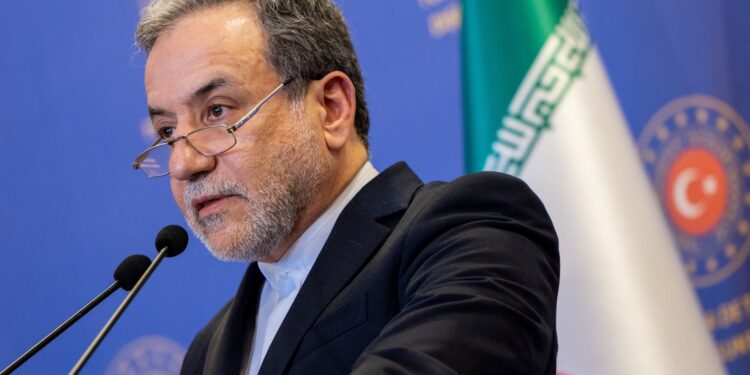 rachetele-noastre-nu-pot-ajunge-pe-pamant-american-seful-diplomatiei-iraniene,-interviu-pentru-presa-din-sua-–-hotnews.ro