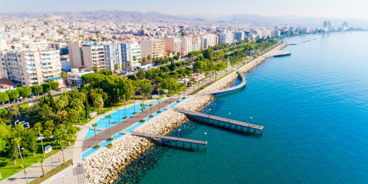 cipru,-o-tara-dependenta-de-turism,-incepe-deja-sa-simta-efectele-razboiului-oamenii-se-gandesc-de-doua-ori-–-hotnews.ro