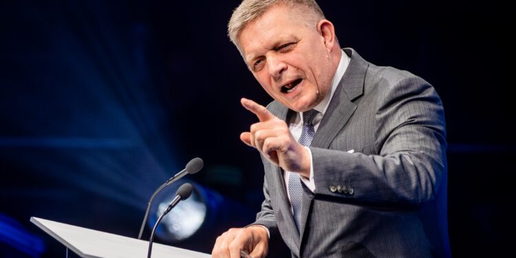 robert-fico-spune-ca-slovacia-este-gata-sa-preia-stafeta-de-la-ungaria-si-sa-blocheze-imprumutul-ue-de-90-de-miliarde-pentru-ucraina-–-hotnews.ro
