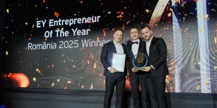 laurentiu-balasa-si-marius-iordache,-bible-chat,-sunt-antreprenorii-anului-2025-in-romania-–-hotnews.ro