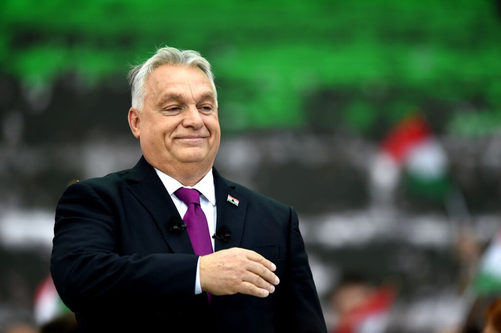 unul-dintre-cei-mai-importanti-scriitori-ai-lumii,-mesaj-pentru-maghiari:-fugiti-cat-mai-departe-posibil,-daca-viktor-orban-castiga-din-nou-alegerile-–-hotnews.ro