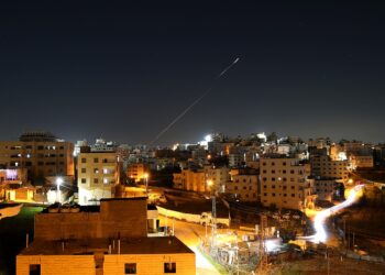 asalt-total-in-orientul-mijlociu-iranul-a-lansat-cel-mai-intens-atac-de-pana-acum:-o-baza-sua-a-fost-lovita-/-reactia-imediata-a-israelului-–-hotnews.ro