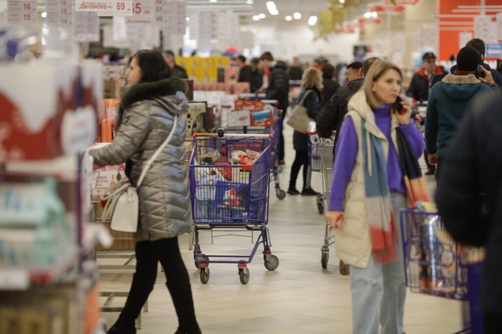 cu-cat-s-ar-putea-scumpi-mancarea-in-romania-din-cauza-razboiului-din-iran-–-hotnews.ro