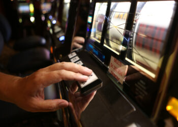 consiliul-local-sector-3-cere-interzicerea-pacanelelor-in-sector-pentru-ca-masura-ar-afecta-si-agentiile-loto,-loteria-romana-vrea-derogare-usr:-ne-cereti-ceva-ilegal-–-hotnews.ro