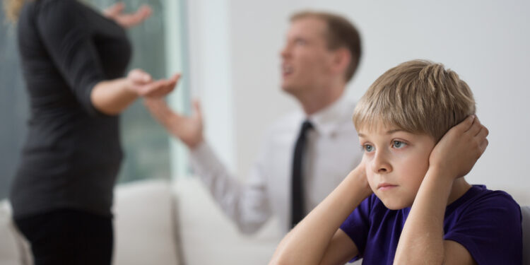 va-rog-sa-nu-ma-mai-duceti-acasa!-un-copil-de-11-ani,-batut-de-iubitul-mamei,-a-cerut-ajutorul-autoritatilor-–-hotnews.ro