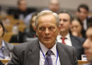 theodor-stolojan-sustine-ca-reducerea-accizelor-la-carburanti-ar-fi-o-greseala-nu-merge-sa-dam-la-toti,-nu-putem-–-hotnews.ro