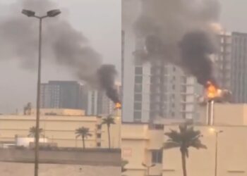 ambasada-sua-din-bagdad-a-fost-lovita-cu-rachete-imagini-cu-foc-si-fum-care-se-ridica-din-cladire-–-hotnews.ro