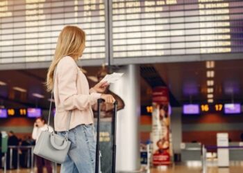 ce-se-intampla-cu-pretul-biletelor-de-avion-pe-fondul-razboiului-din-orientul-mijlociu.-de-ce-unele-sunt-mai-ieftine