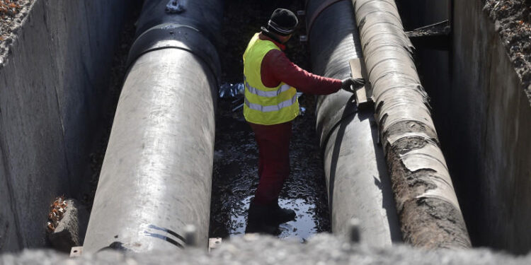 asfalt-surpat-pe-soseaua-mihai-bravu-termoenergetica:-10-placi-de-beton-au-fost-afectate,-galeria-de-termoficare-este-sever-degradata-/-traficul-ramane-restrictionat-–-hotnews.ro