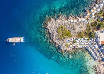 ce-se-intampla-cu-vacantele-romanilor-in-turcia-dupa-ce-a-inceput-razboiul-din-orientul-mijlociu.-detalii-despre-zboruri