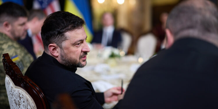 zelenski-critica-presiunile-ue-la-adresa-ucrainei:-le-am-spus-prietenilor-europeni-ca-asta-se-numeste-santaj-–-hotnews.ro