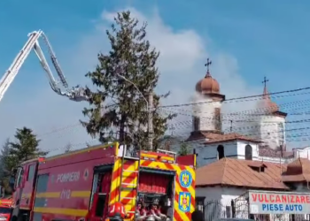 incendiu-de-proportii-la-o-biserica-monument-istoric-din-prahova.-120-de-persoane-au-iesit-singure-din-lacasul-de-cult