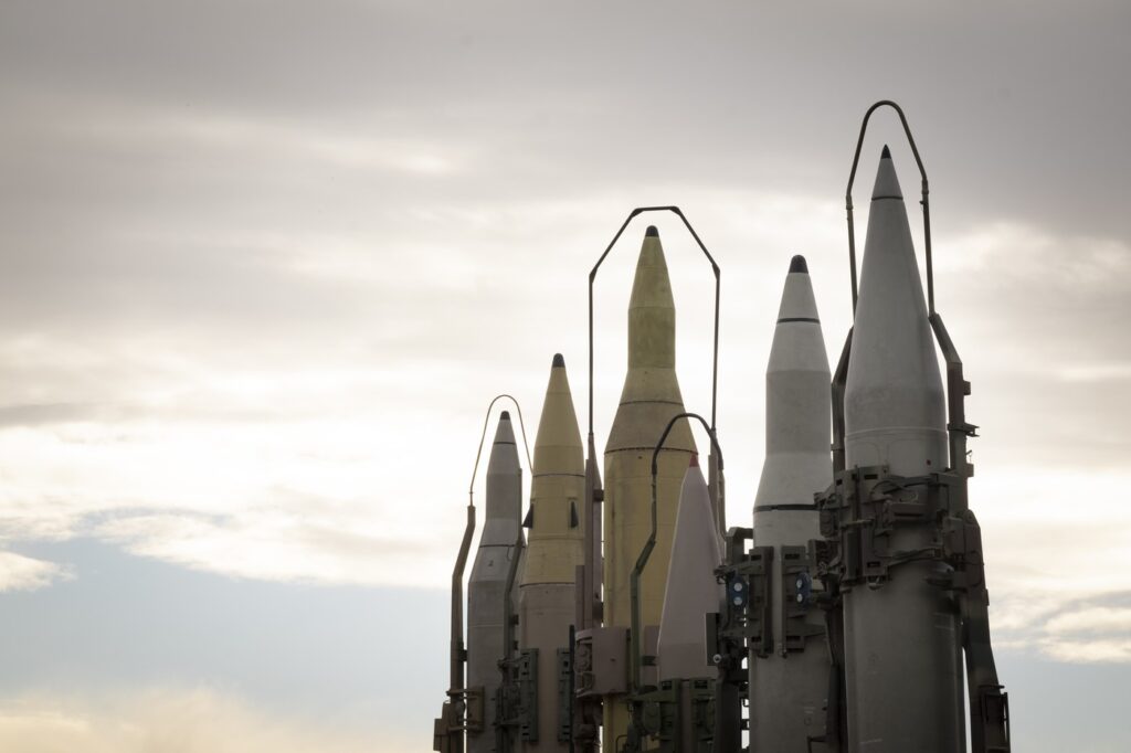 hezbollah-sustine-ca-a-lansat-o-racheta-sofisticata-contra-israelului-/-si-iranul-anunta-folosirea-unui-nou-tip-de-racheta-balistica-–-video-–-hotnews.ro