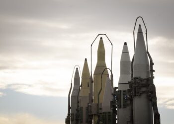 hezbollah-sustine-ca-a-lansat-o-racheta-sofisticata-contra-israelului-/-si-iranul-anunta-folosirea-unui-nou-tip-de-racheta-balistica-–-video-–-hotnews.ro