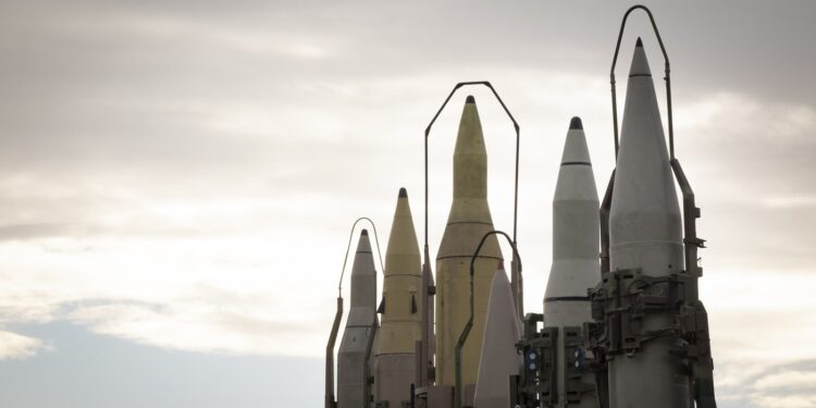 hezbollah-sustine-ca-a-lansat-o-racheta-sofisticata-contra-israelului-/-si-iranul-anunta-folosirea-unui-nou-tip-de-racheta-balistica-–-video-–-hotnews.ro