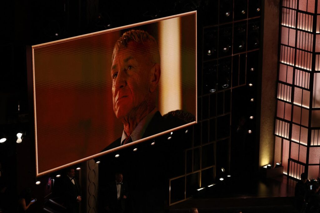 live-premiile-oscar-din-2026:-sean-penn-a-castigat-al-3-lea-oscar-din-cariera,-sinners-si-one-battle-after-another-isi-impart-primele-statuete-/-triumf-si-pentru-netflix-–-hotnews.ro